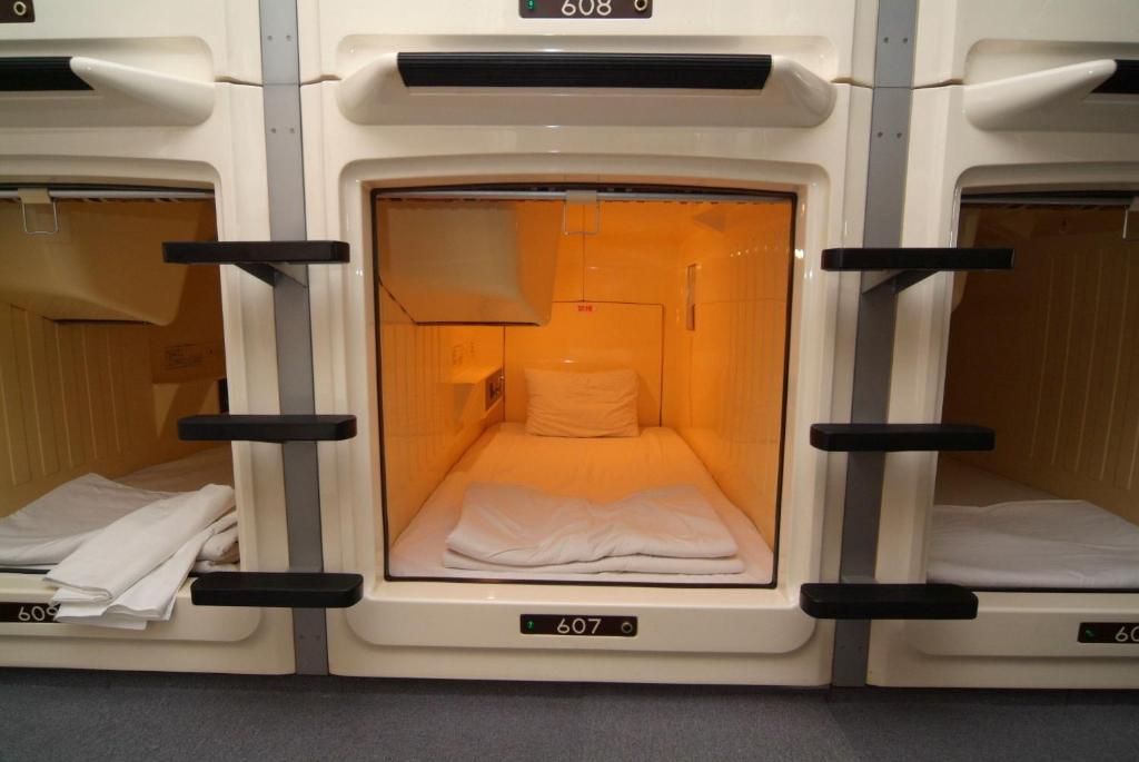 Capsule Hotel & Sauna Ikebukuro Plaza Tōkyō Chambre photo