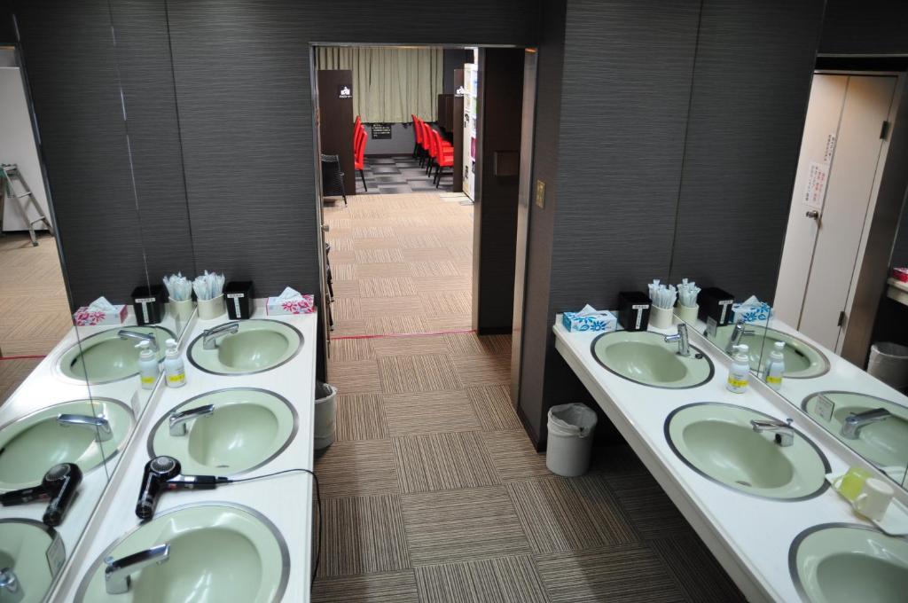 Capsule Hotel & Sauna Ikebukuro Plaza Tōkyō Extérieur photo